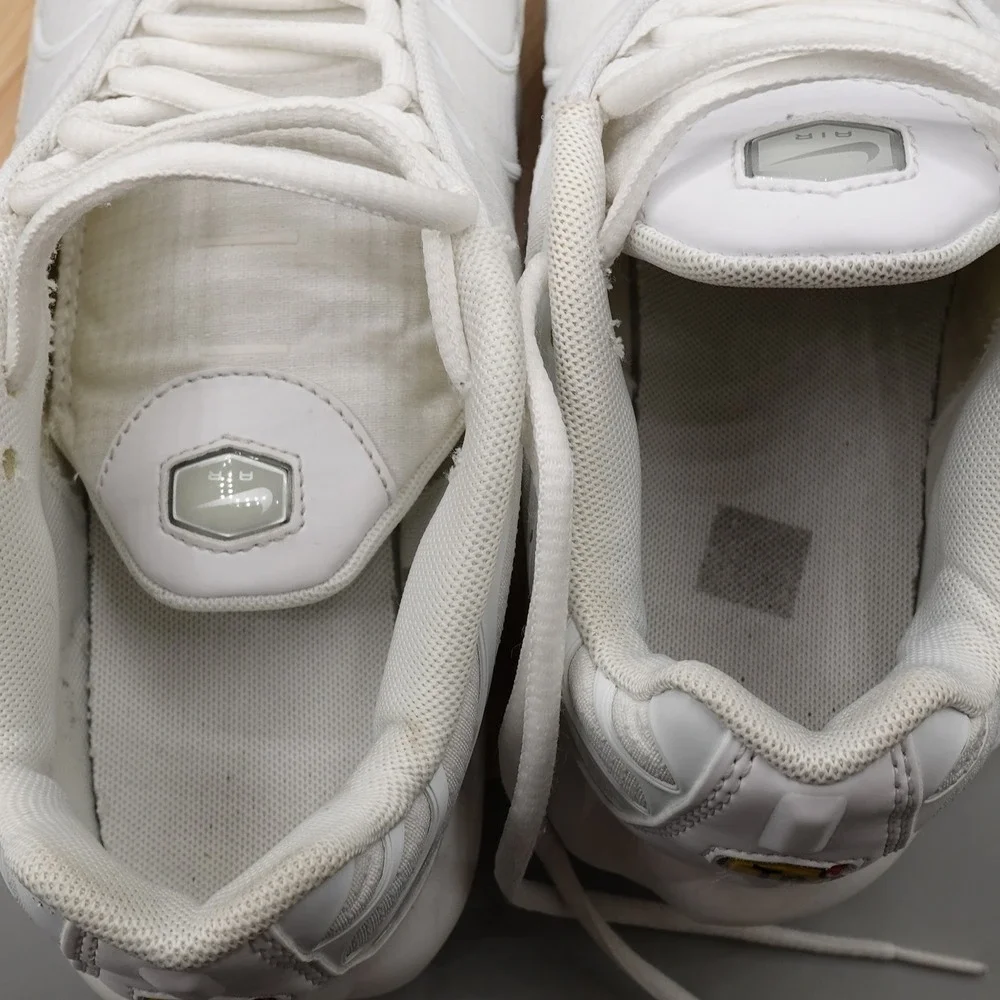 Nike Shoes Women 8.5 White Air Max Plus Sneaker Athletic TN CW7044-100 Flaws